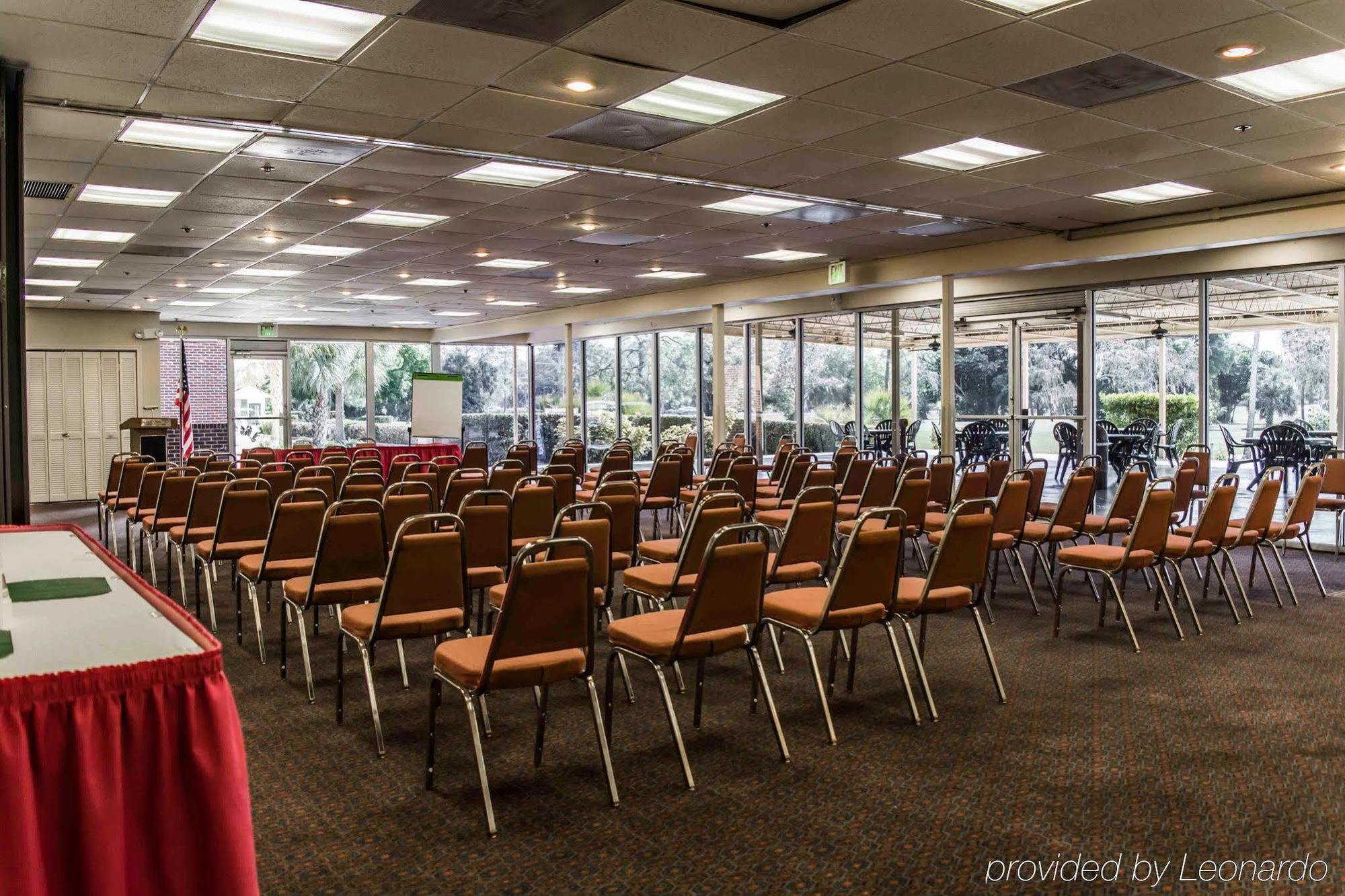 Quality Inn And Suites Golf Resort Golden Gate Esterno foto