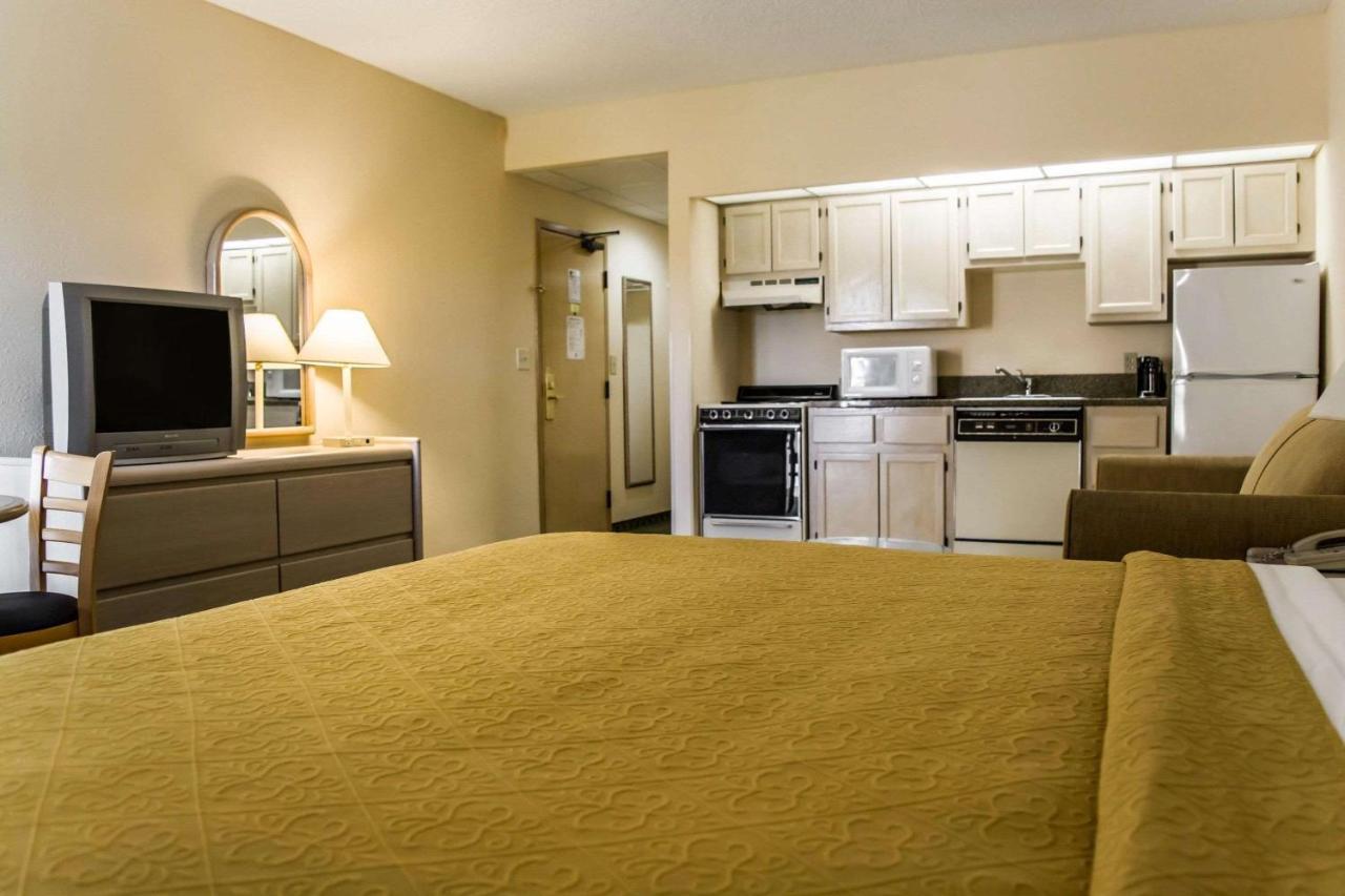 Quality Inn And Suites Golf Resort Golden Gate Esterno foto